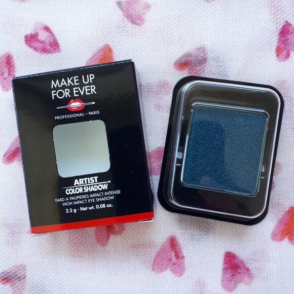 Make Up For Ever: Artist Eyeshadow in ME230 Peacock Blue - Picture 2 of 13